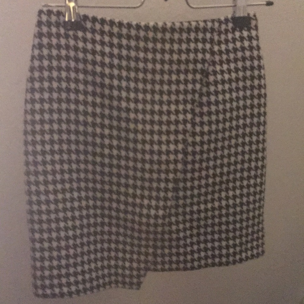 Asymmetrical houndstooth mini skirt
